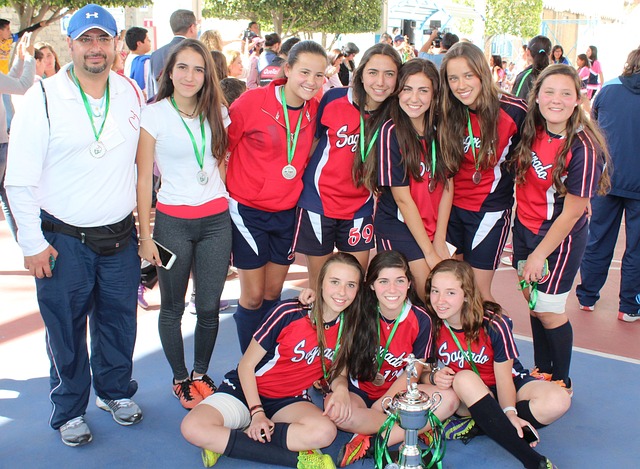 它们背后皆 它们背后皆